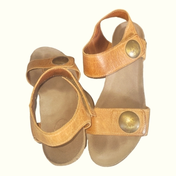 Taos  Women's Carousel Leather Tan Wedge Heel Velcro Closure Sandals Sz 40 - Picture 3 of 12